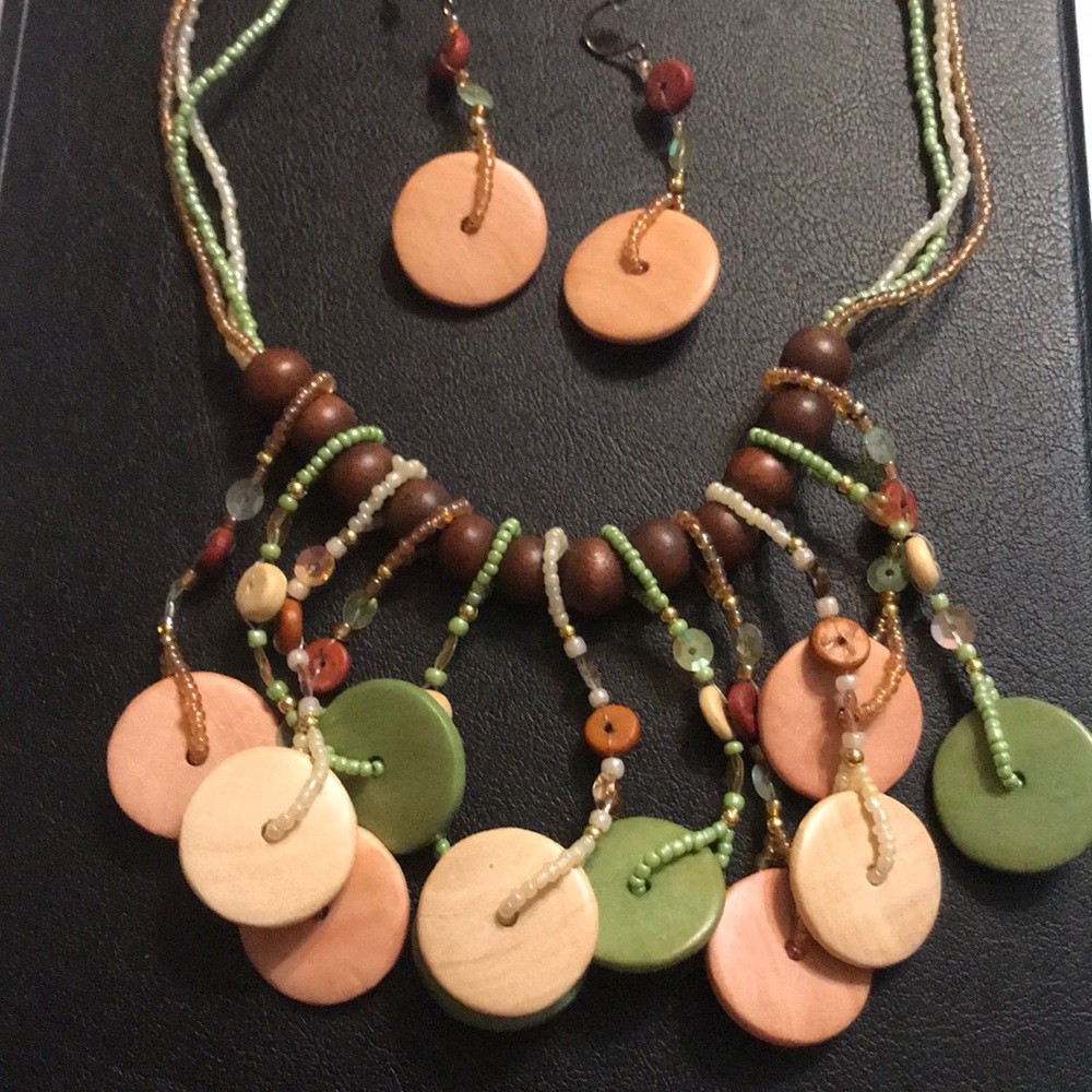 Wood disk peach and green browns w /earrings